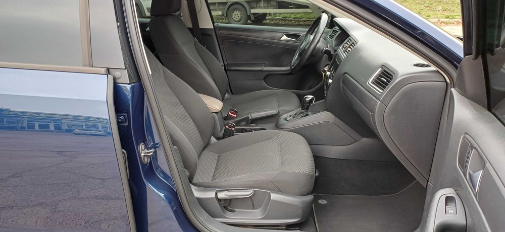 Volkswagen Jetta 2.0 Автомат 2012 року в гарному стані