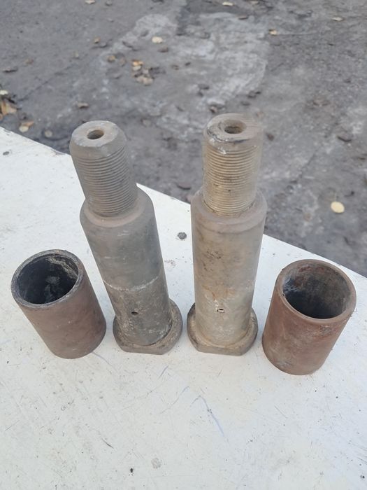 Палець ресори з втулкою