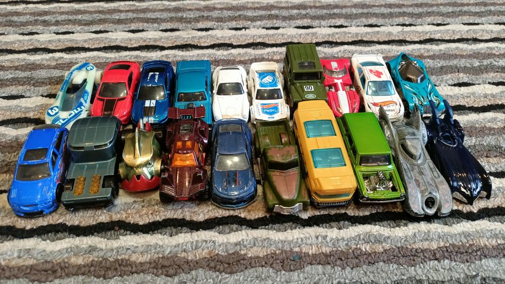 машинки хотвілс 50 грн (1шт)