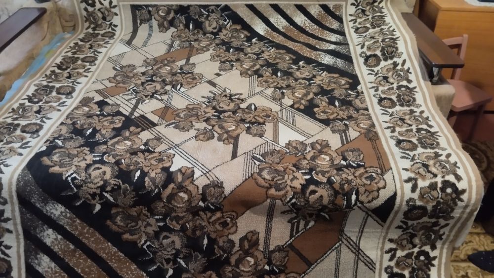 Продам ковер р2.600на1900 бу