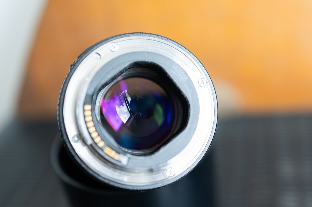 Canon EF 135 f2 plus filtr UV. Sample.