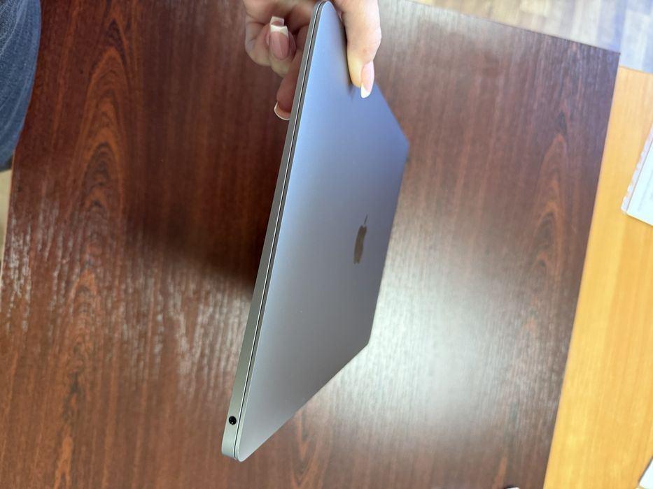 Продам MacBook Air М1, 2020
