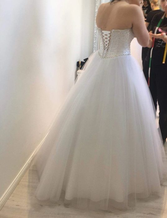 Suknia ślubna z kryształami Swarovskiego