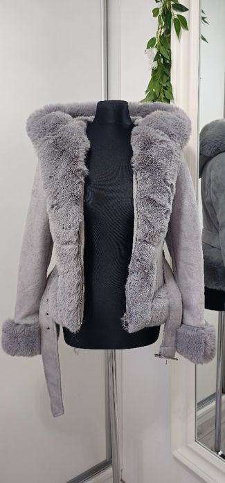 Szara kurtka z kapturem futerko 36