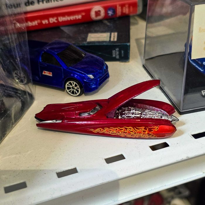 Hot Wheels “Wild Thing” 2002 – Modelo Futurista com Cockpit Móvel