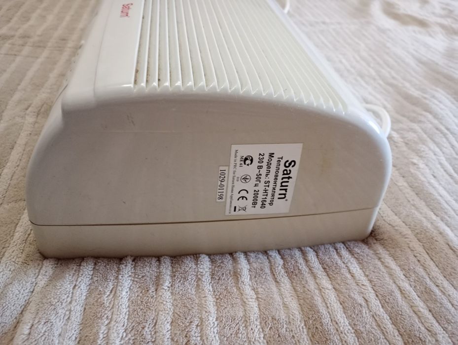 Продам обогреватель настенный но можно и напол. Есть пульт управления.