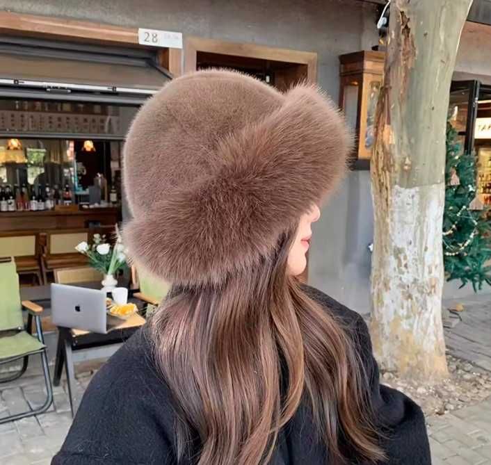 Женская зимняя шапка-монголка. Цвет коричневий, чёрный.