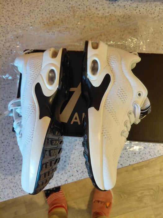 Кроссовки женские новые