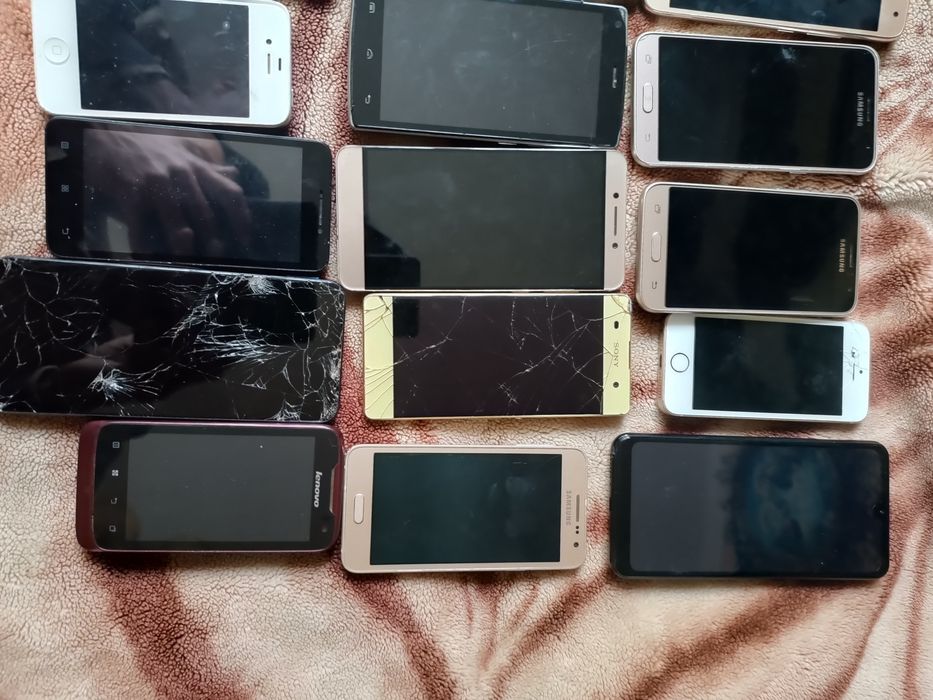 Лот телефонів на запчастини