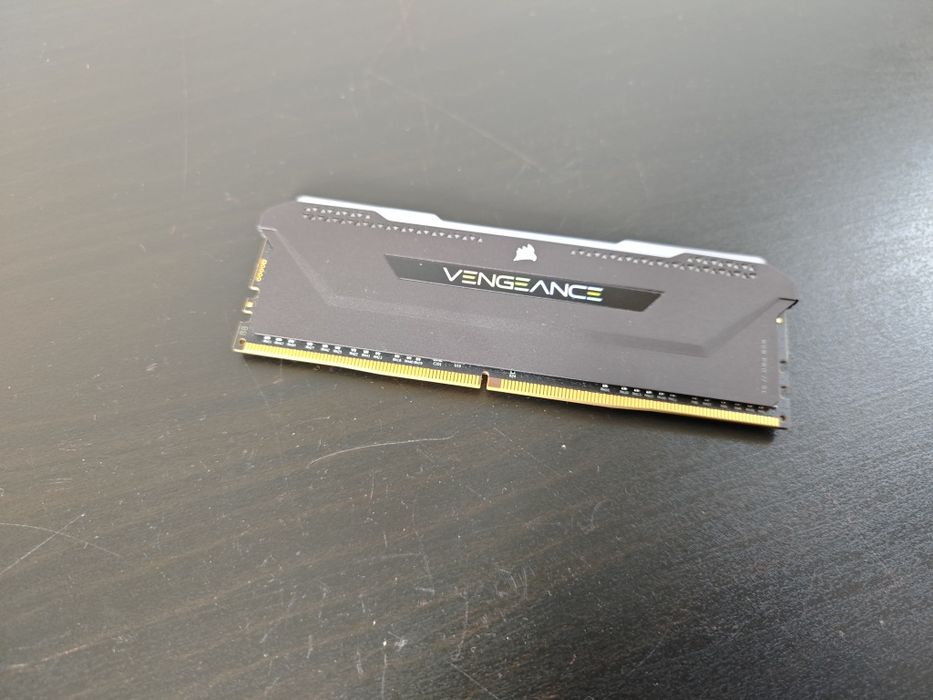 Corsair Vengeance 16GB DDR4 (Para Peças)