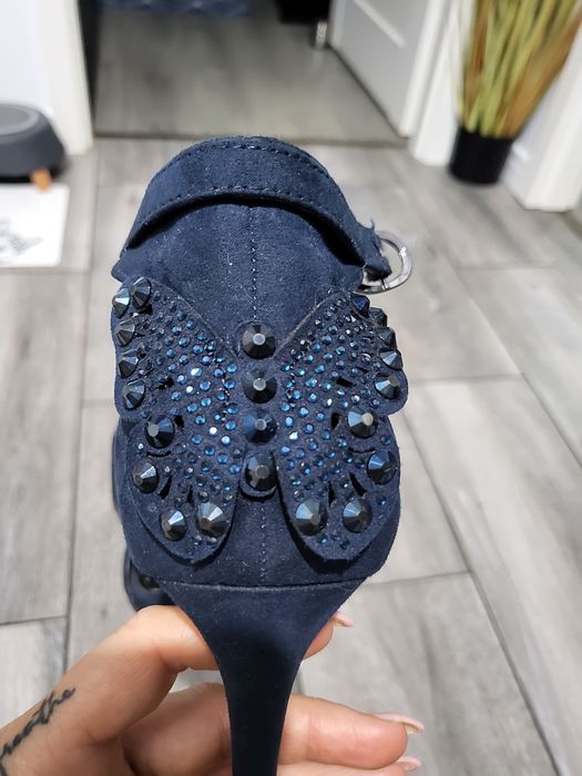 Sprzedam sandały na obcasie