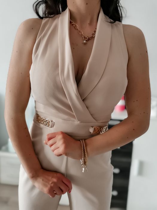 Beżowy kombinezon
