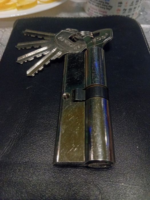 Продам сердцевину в замок Apecs оригинал 80мм.