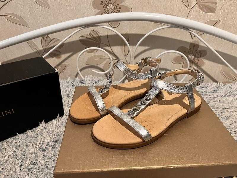 Босоніжки шкіряні Сarks НОВІ