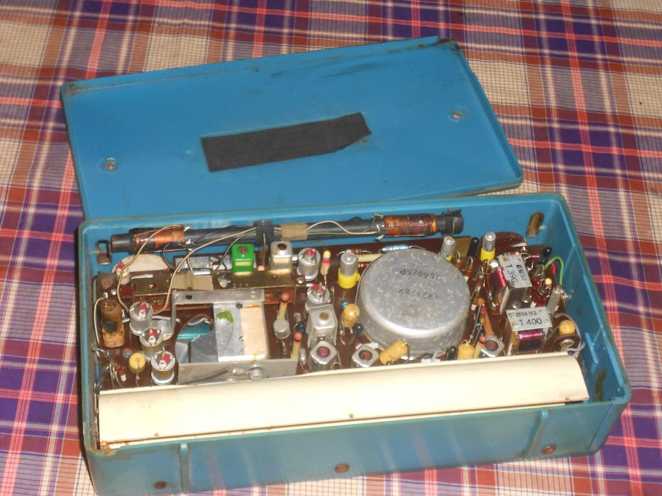 Radio antigo vintage a pilhas Philips