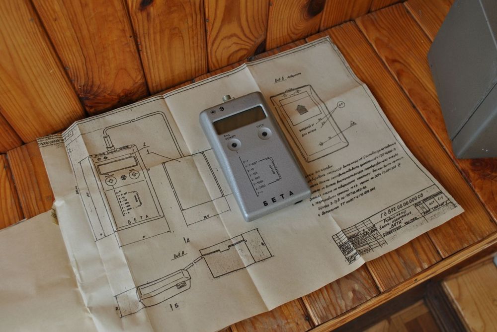 Dozymetr Beta-1 z domkiem,  sprawny, 27kg waży!