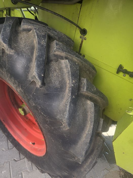 Kombajn zbożowy Claas Compact 30