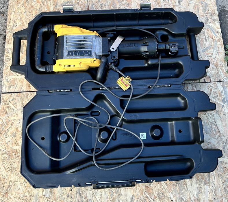 Продам отбойный молоток DeWalt D25961-qs