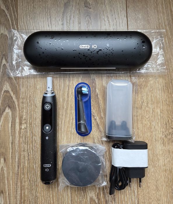 Szczoteczka magnetyczna Oral-B I0 10 czarna zestaw
