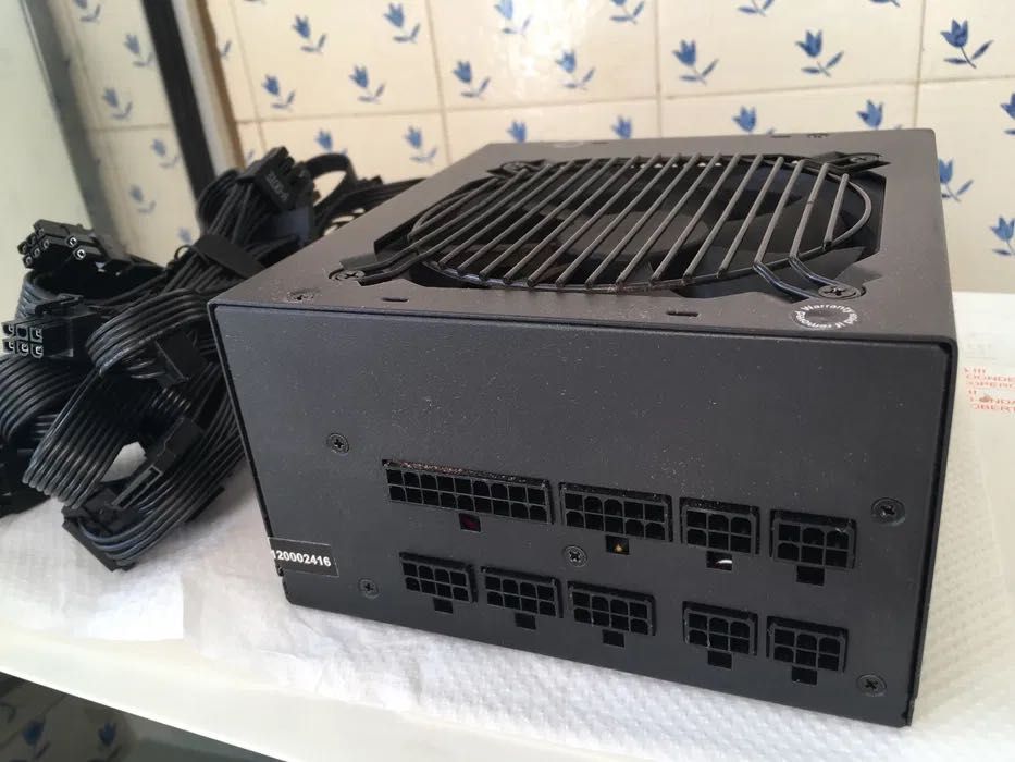 Fonte Kolink Full Modular 700W 80 Plus GOLD Novo