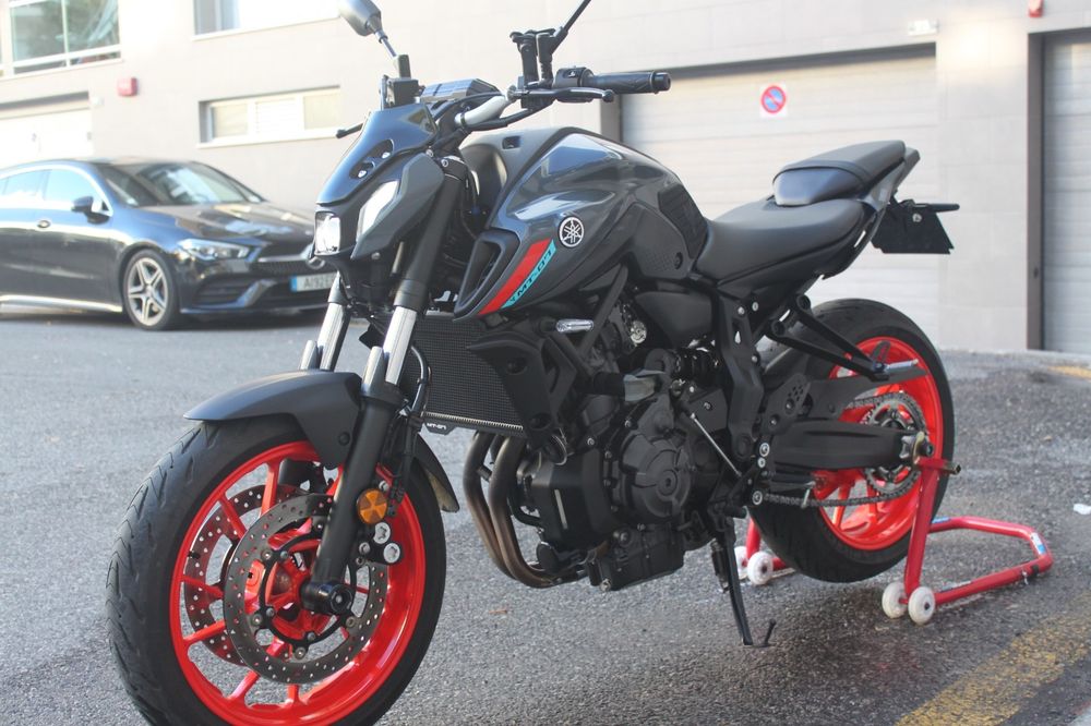 Yamaha MT-07 55kw apenas 2100km