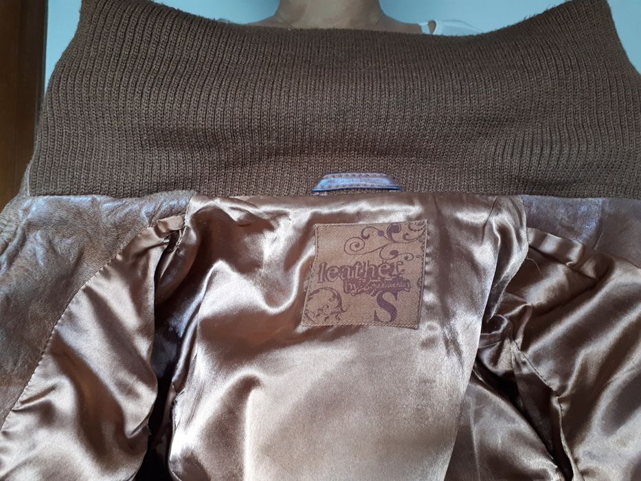 Casaco pele cor camel. Bershka. Tam S.