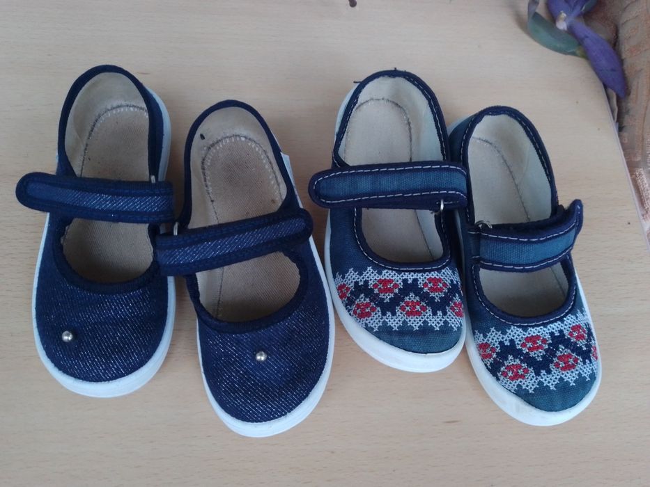 Взуття на дівчинку