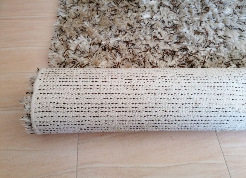 Carpete pêlo alto bege