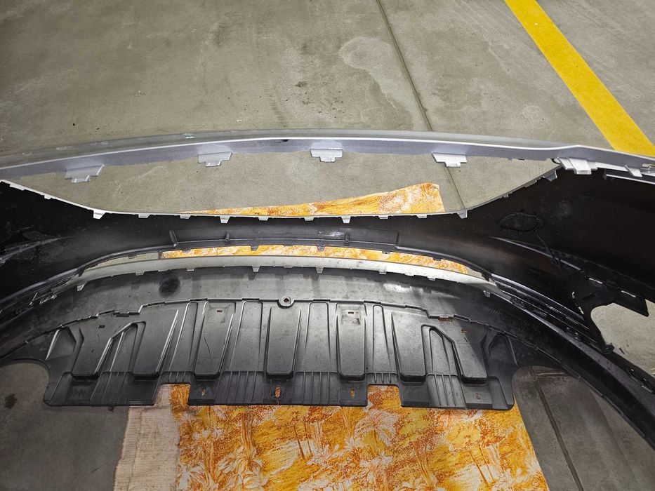 zderzak opel corsa E, kolor z176, pęknięcie