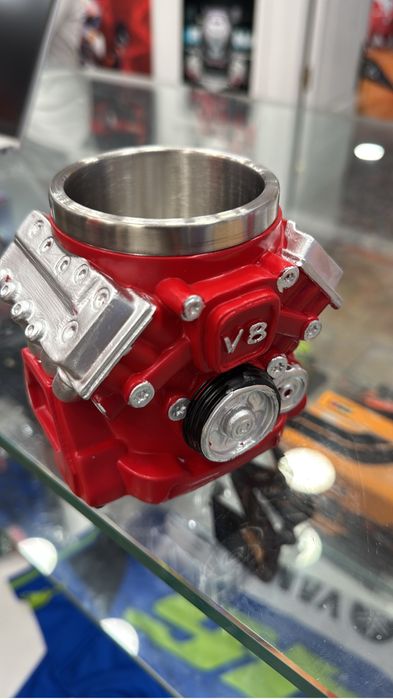 Motor V8. A sua caneca para tomar a sua bebida preferida. Lindissimo