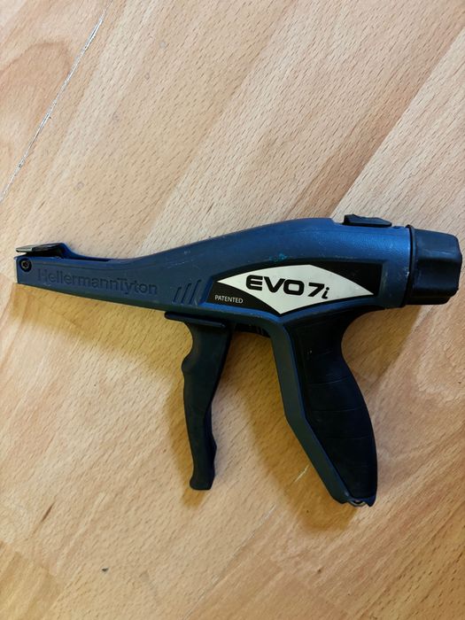 Pistolet do opasek HellermannTyton