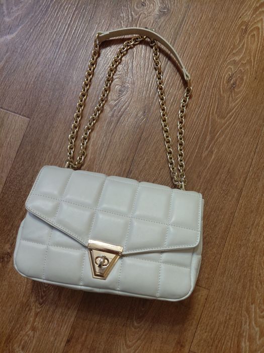 Молочная,белая  Сумка estro натуральная пожа