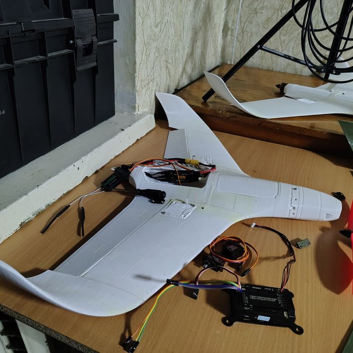 Дрон літак монокрило  650 мм розвідник