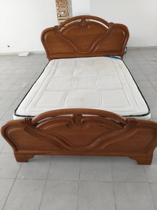 Cama de casal com colchão