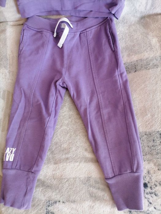 Komplet dziewczęcy Coccodrillo dres napis "love" fiolet 98 Wyprzedaż