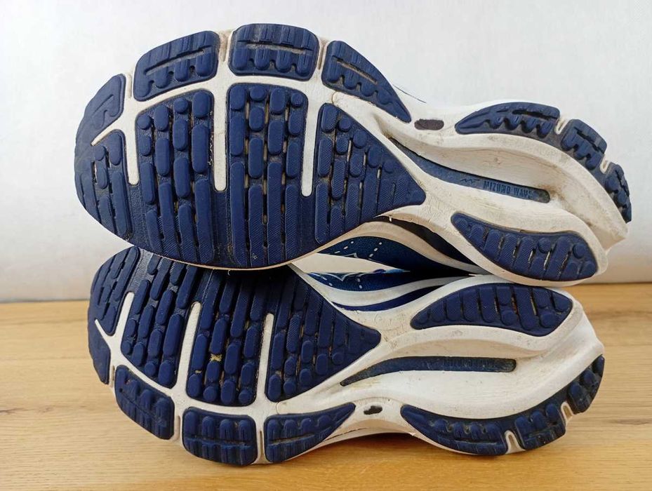 Buty do biegania damskie Mizuno Wave Rider 25, rozmiar 38,5