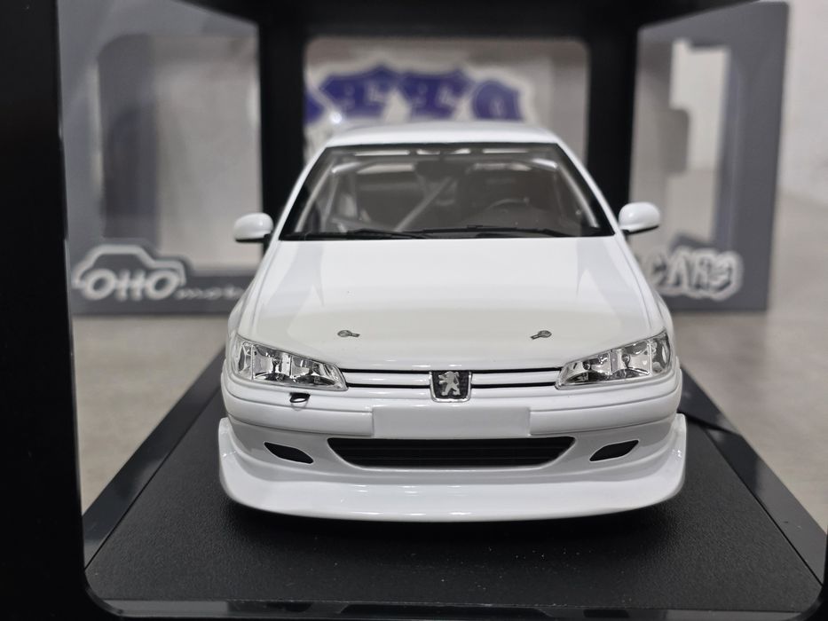 Miniatura 1/18 Peugeot 406