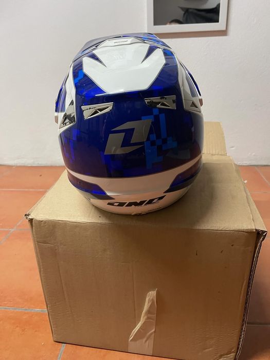 Capacete one criança