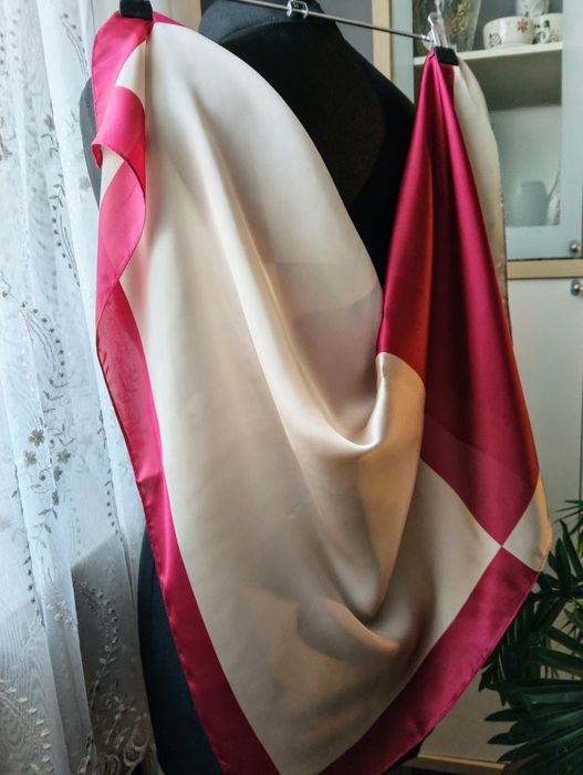 Jedwabna apaszka chusta 100% Mullberry Silk / 69 cm x 69 cm