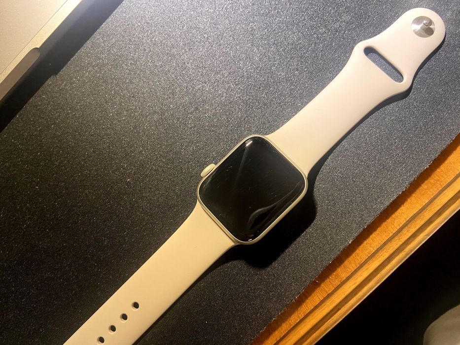 Apple Watch SE biały