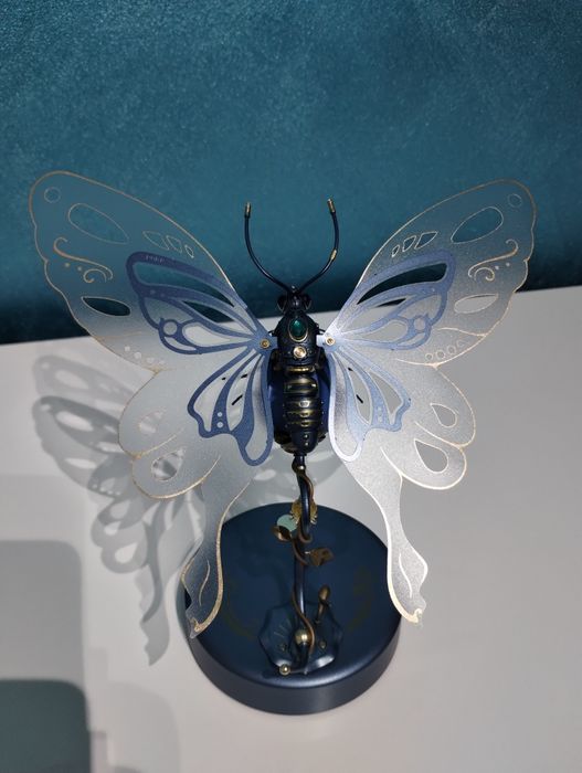 Motyl z ruchomymi skrzydłami, złożony, hobby