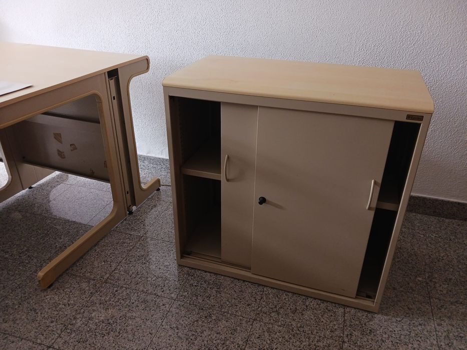 Secretaria e cadeiras