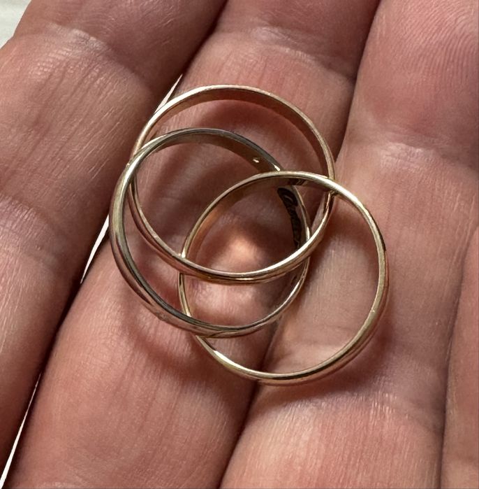 Золотое кольцо "Cartier"с бриллиантами