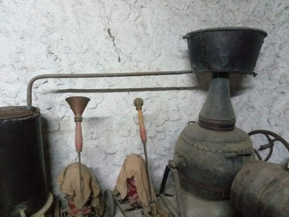 Alquitarra  (tipo de alambique) em  cobre
