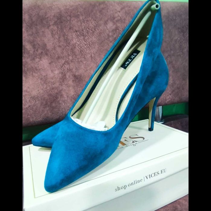 Туфлі на шпильці