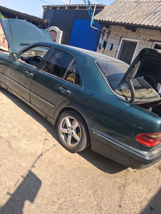 Продам мерседес 210