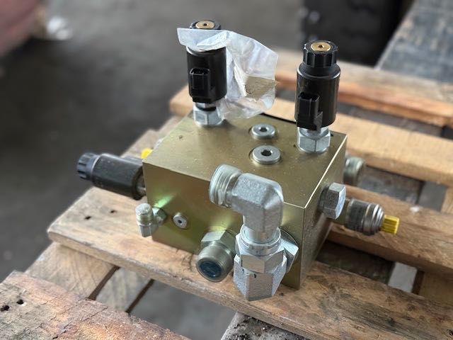 Rozdzielacz hydrauliczny sterujący elektro hydrauliczny 24 volt