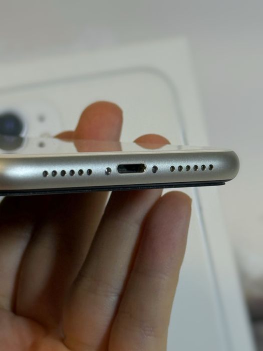 Apple iPhone 11  (128 GB  White)