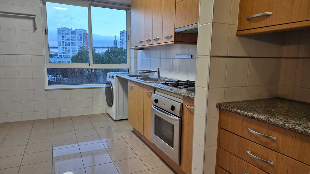 T1 EXPO: Mobilado, Equipado e Parqueamento