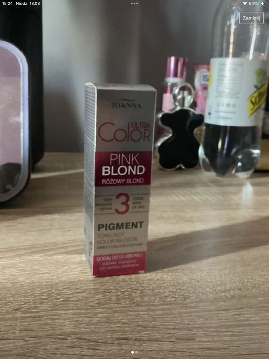 Toner różowy do włosów blond.